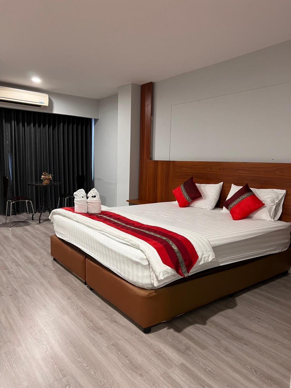 Berich Hotel Tak Ngoại thất bức ảnh