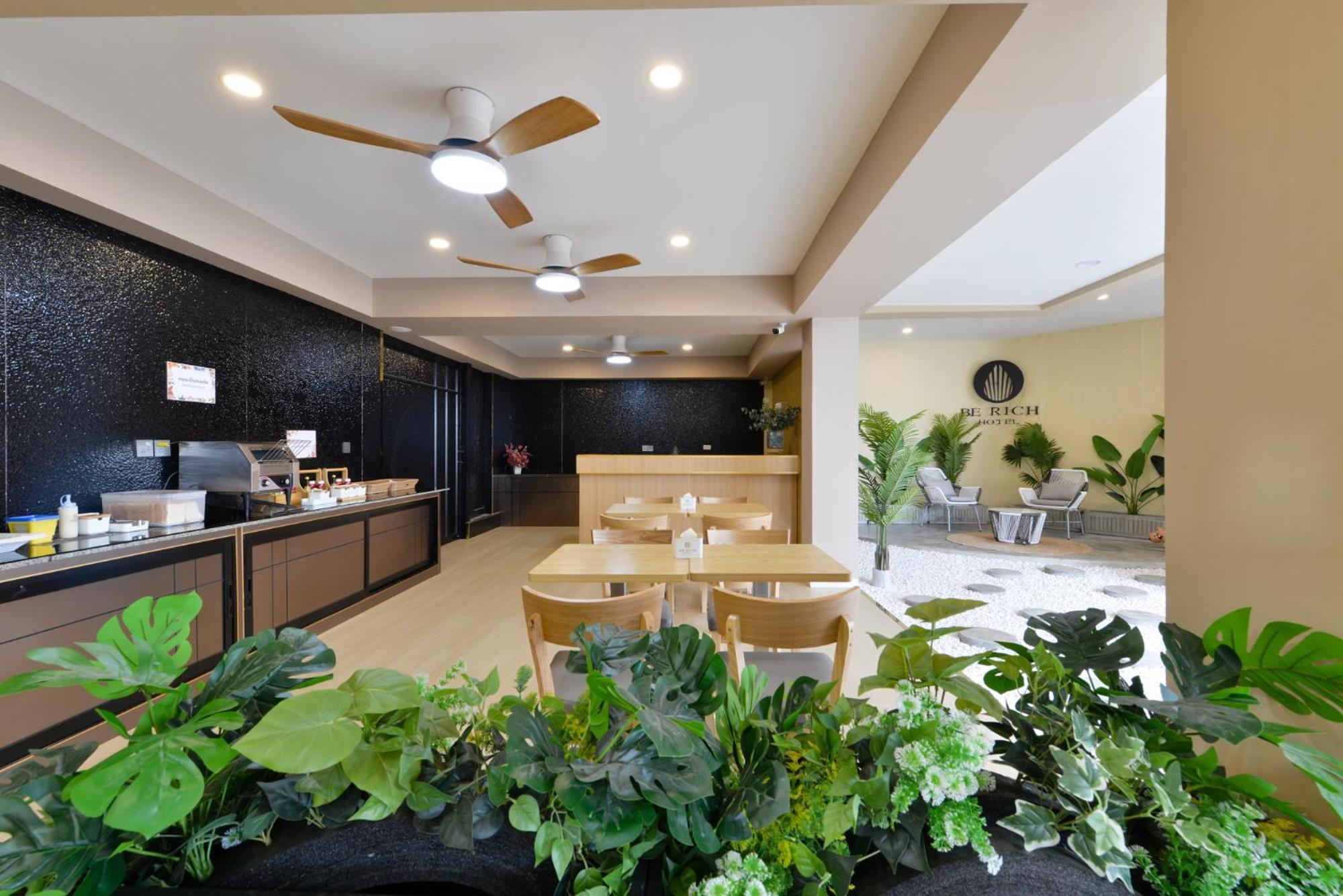 Berich Hotel Tak Ngoại thất bức ảnh