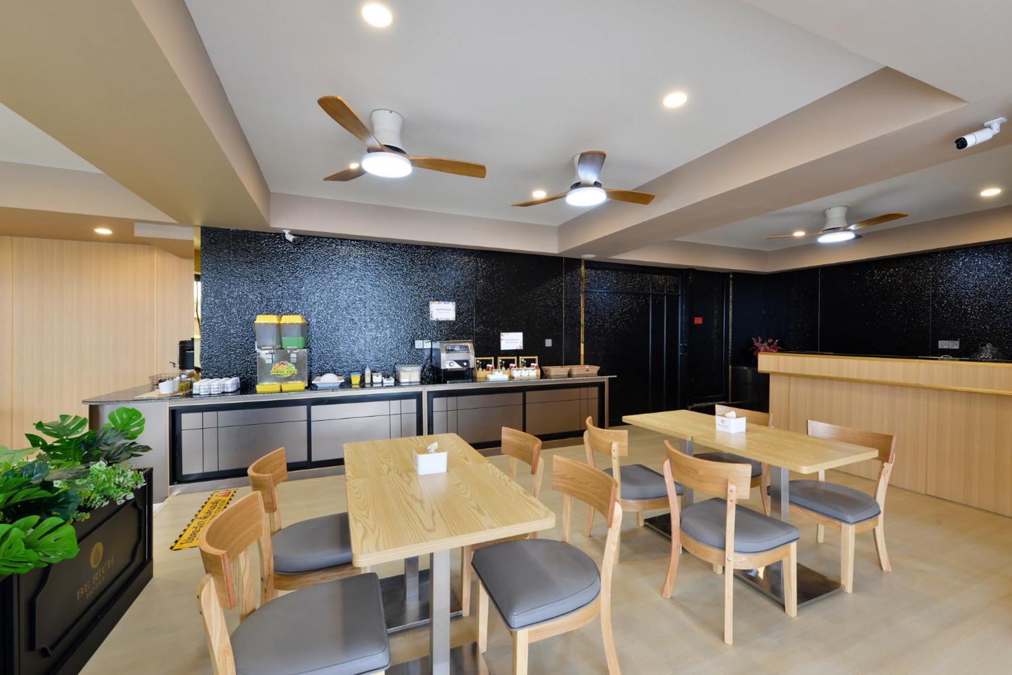 Berich Hotel Tak Ngoại thất bức ảnh