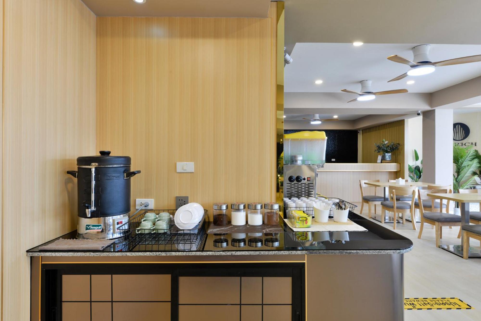 Berich Hotel Tak Ngoại thất bức ảnh