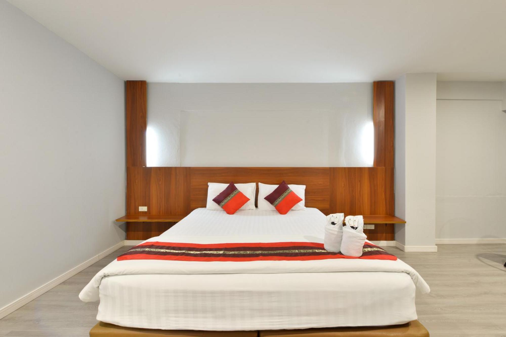 Berich Hotel Tak Ngoại thất bức ảnh